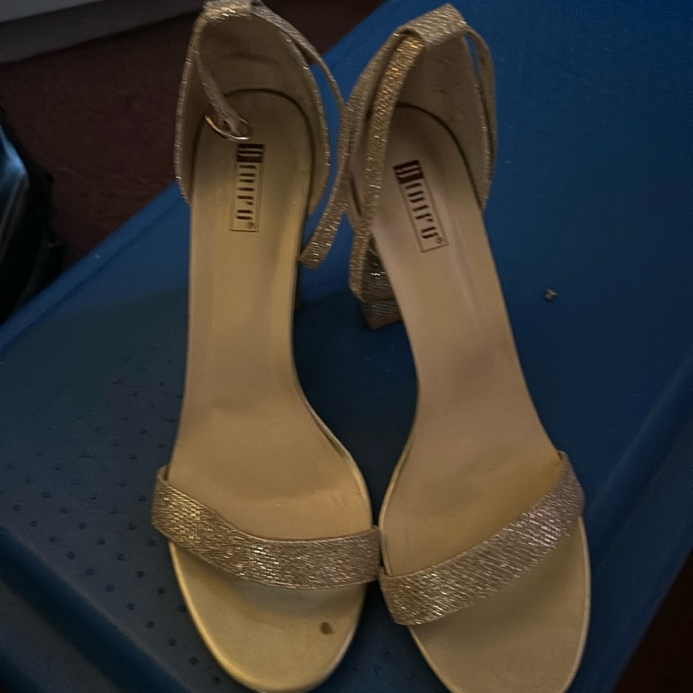 Gold shoes for the WIN!